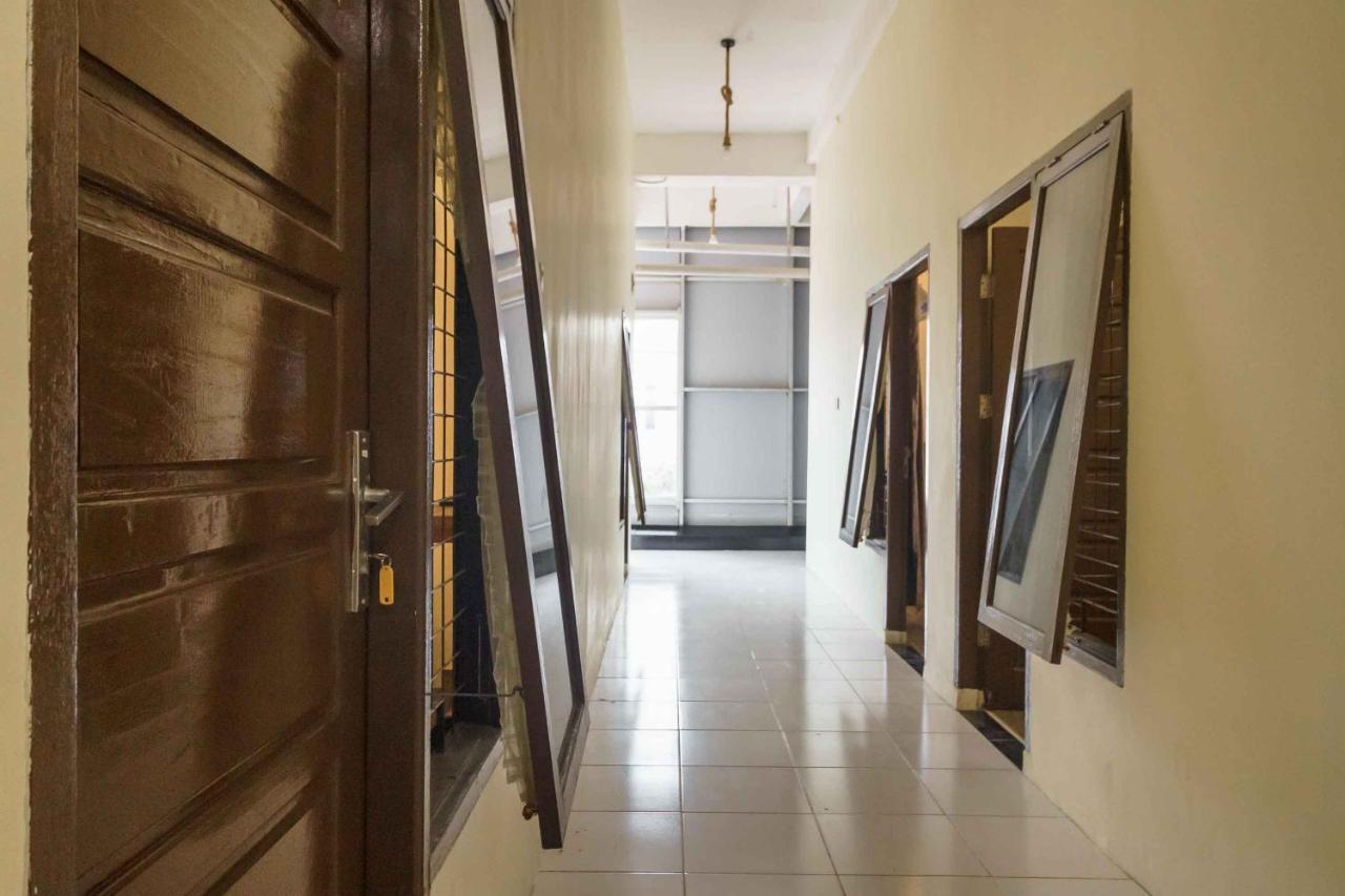 ホテル Reddoorz Syariah Near Lubang Jepang ブキティンギ エクステリア 写真